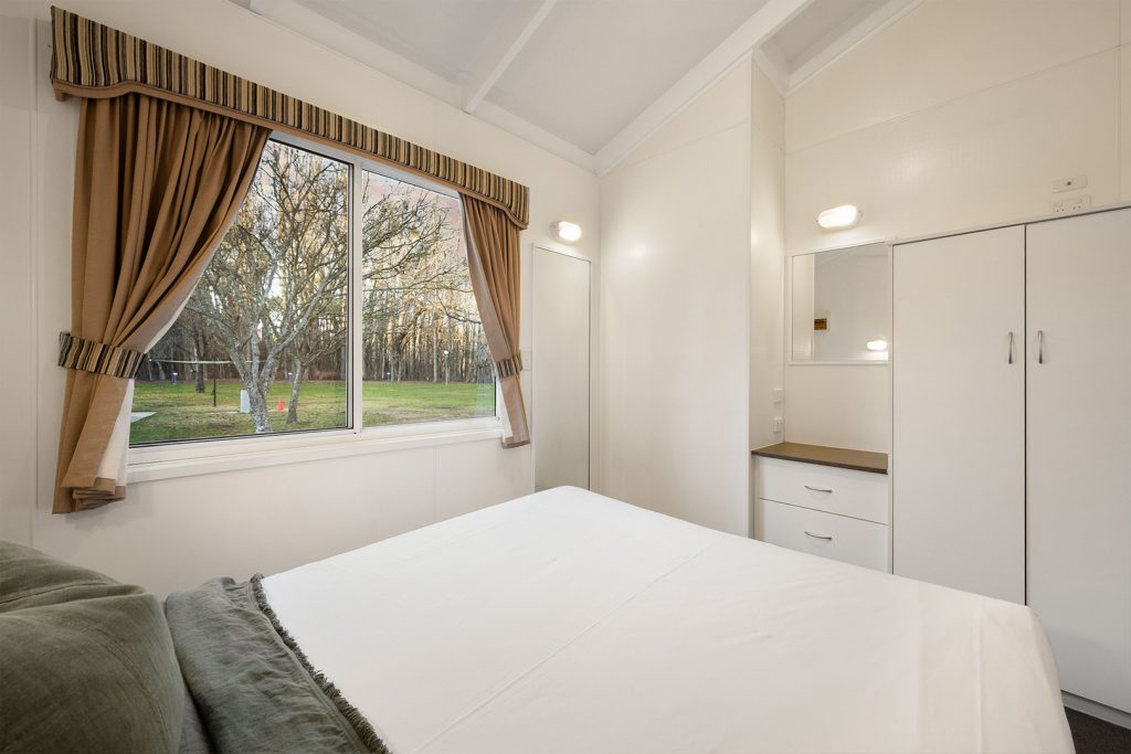 03-bright-valley-holiday-park-deluxe-villa-2brm Bright Porepunkah Holiday Park, Porepunkah, Alpine Area, Mount Buffalo, Ovens River, 2 Bedroom Accommodation, Deluxe Villa, Accomodation in Bright Victoria