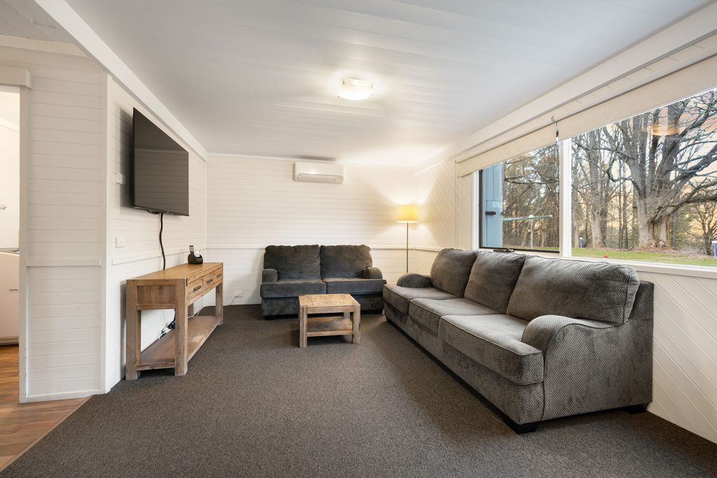 03-bright-valley-holiday-park-riverbend-retreat-2brm Bright Porepunkah Holiday Park, Porepunkah, Alpine Area, Mount Buffalo, 2 Bedroom Accommodation, Riverbend Retreat, Holiday Home