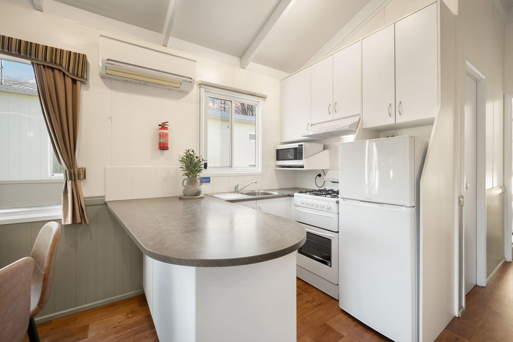 08-bright-valley-holiday-park-deluxe-villa-2brm Bright Porepunkah Holiday Park, Porepunkah, Alpine Area, Mount Buffalo, Ovens River, 2 Bedroom Accommodation, Deluxe Villa, Accomodation in Bright Victoria