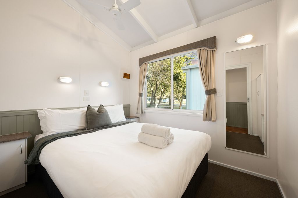 11-bright-valley-holiday-park-poolside-villa-2brm Bright Porepunkah Holiday Park, Porepunkah, Alpine Area, Mount Buffalo, Ovens River, 3 Bedroom Accommodation, Poolside Villa, Accomodation in Bright Victoria